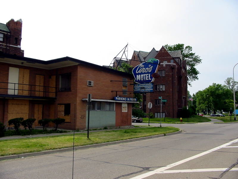 Ciros Motel - June 2002 (newer photo)